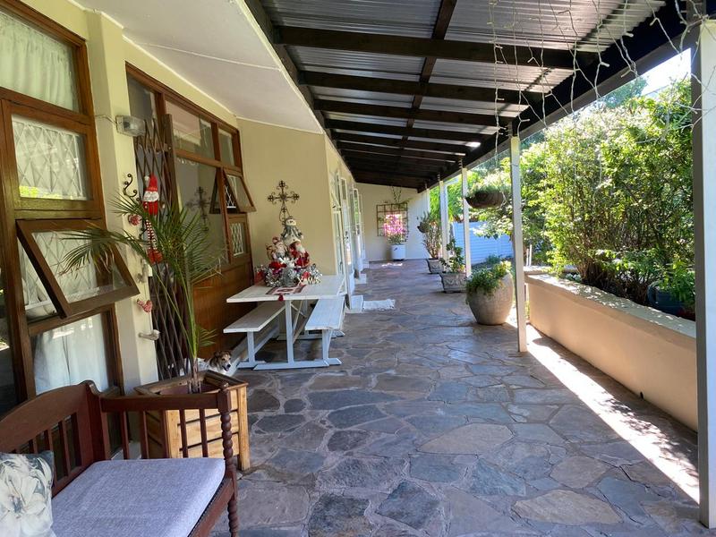 To Let 4 Bedroom Property for Rent in Bergsig Eastern Cape